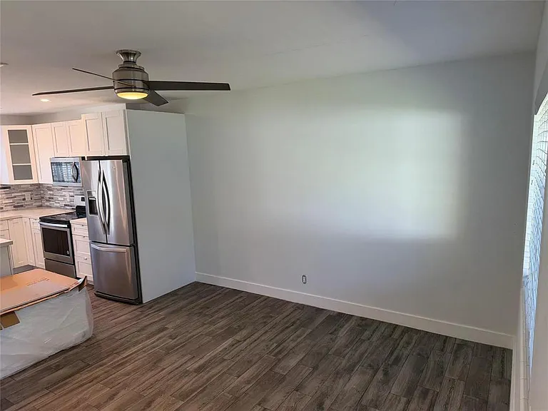 1077 NE 34th St #3 — Photo 5