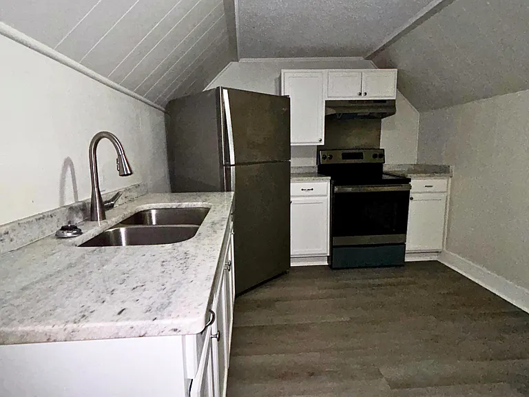1968 Clinton Ave #D — Photo 2