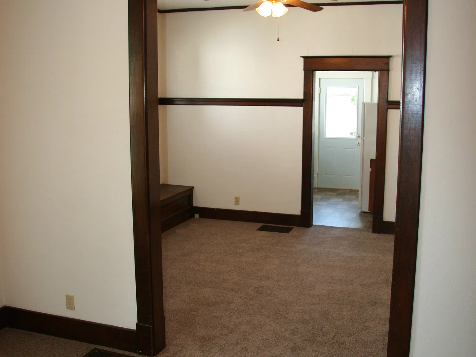 3 bed, 1000 sqft, $2,340 — Photo 3