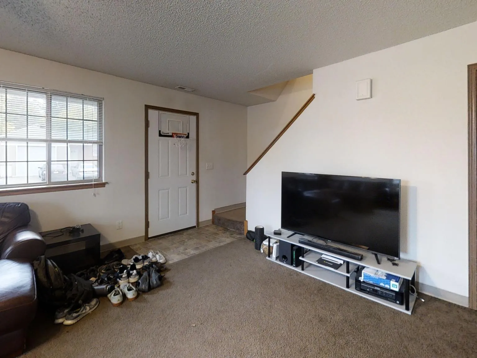 5 bed, 1322 sqft, $2,675 — Photo 4