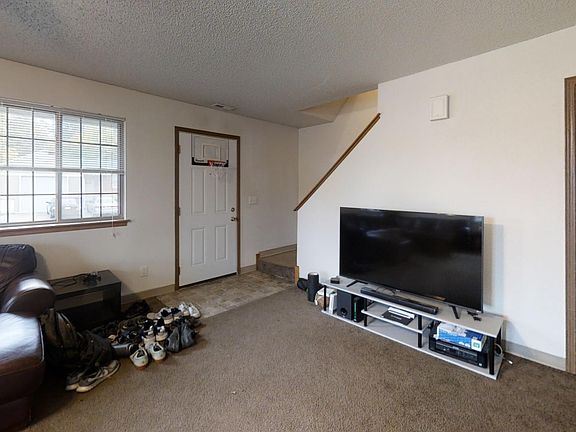 4th image of 817 Gilbert Ct