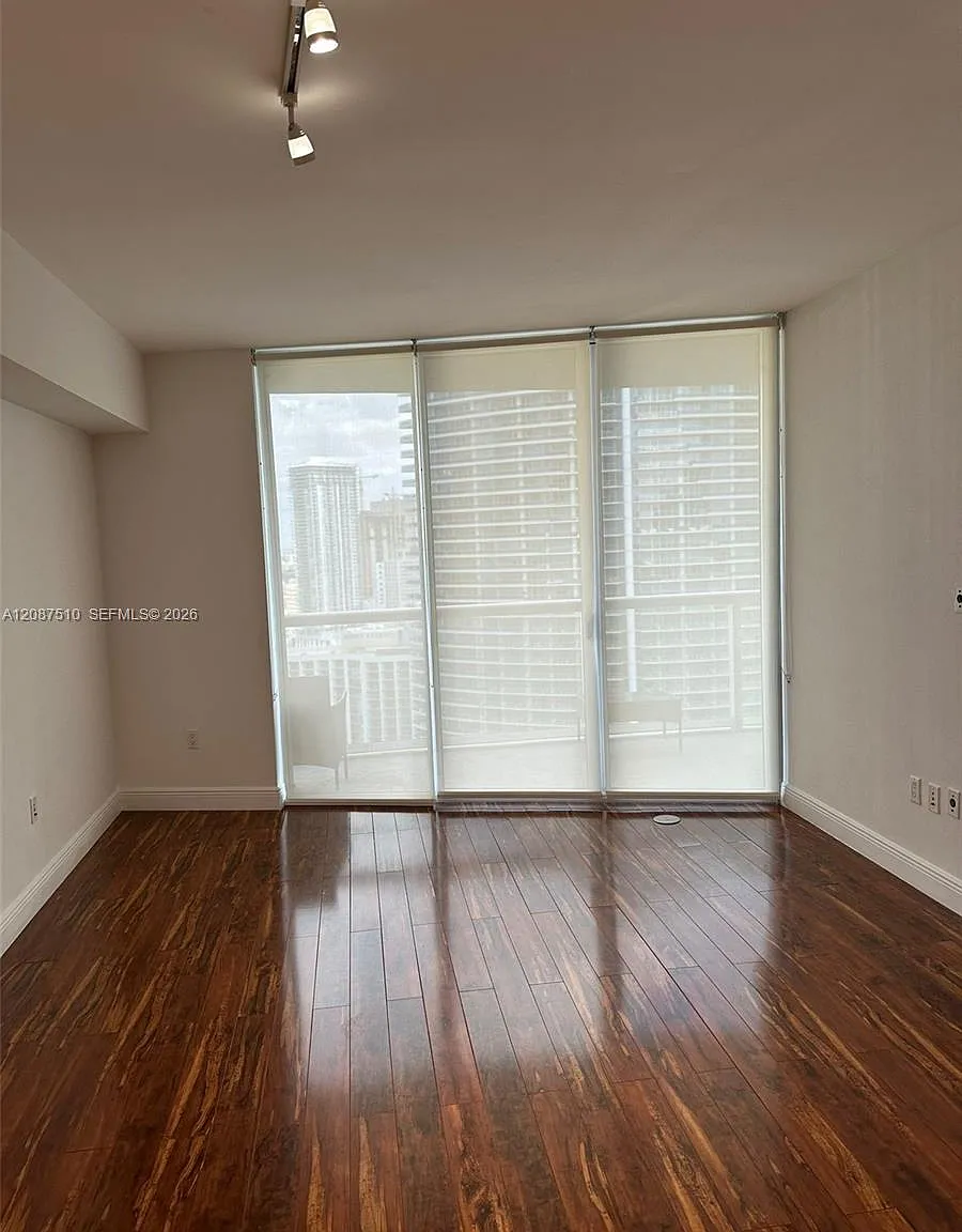 Iconbrickell Condo No 1 — Photo 2