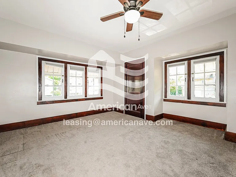 1394172_010_main_bedroom_10.jpg