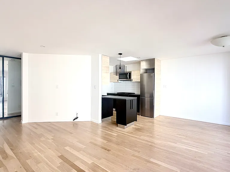 1885 Pacific Ave #302 — Photo 3