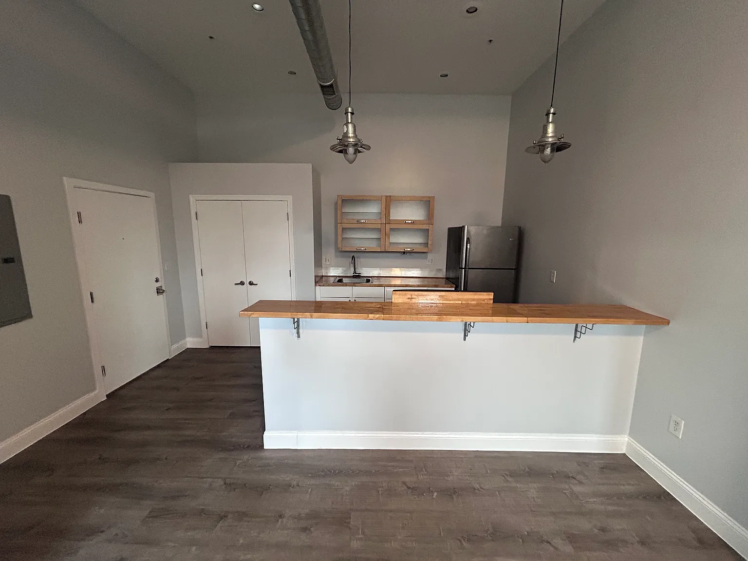 1 bed, 960 sqft, $1,600 — Photo 2
