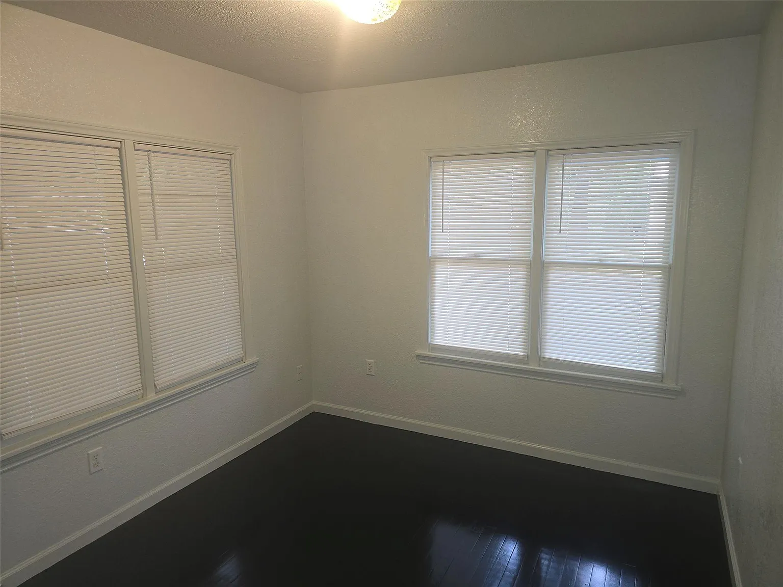 3 bed, 2.0 bath, 1104 sqft, $1,725 — Photo 3