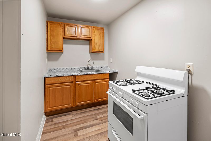 4th image of 114 Spring Street