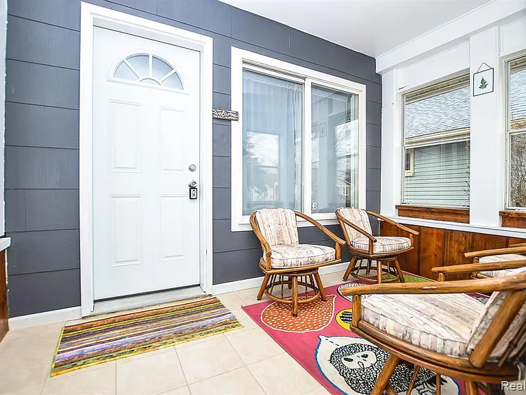 630 Ardmore Dr — Photo 2