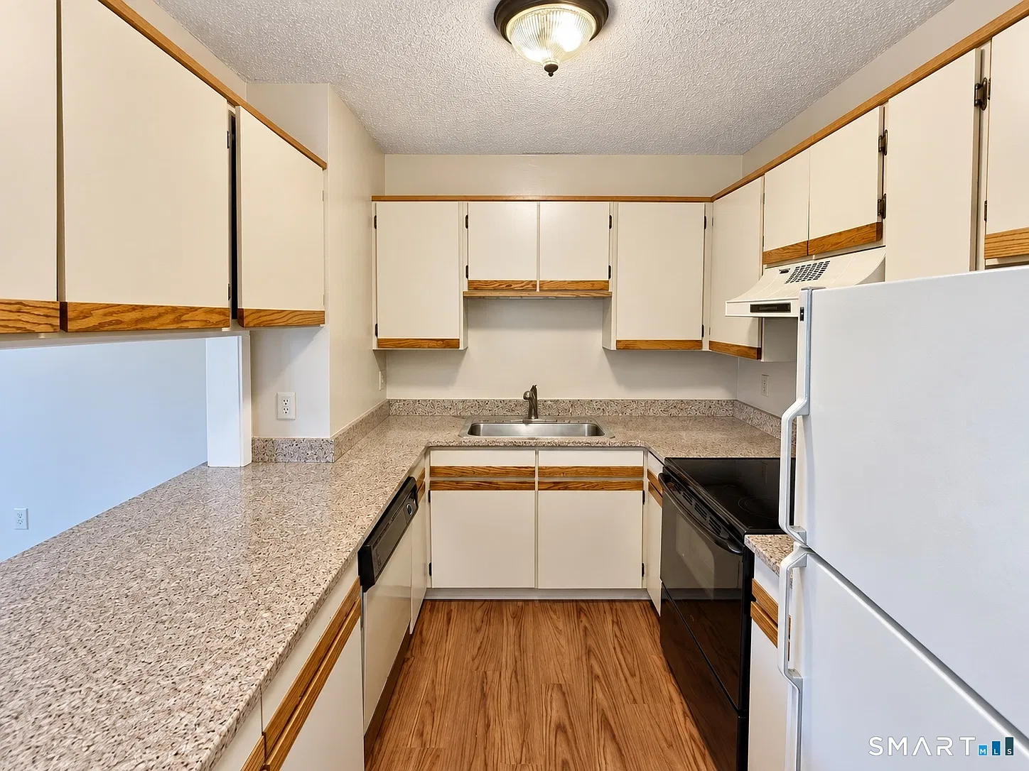 1 bed, 1.0 bath, 722 sqft, $1,300 — Photo 3