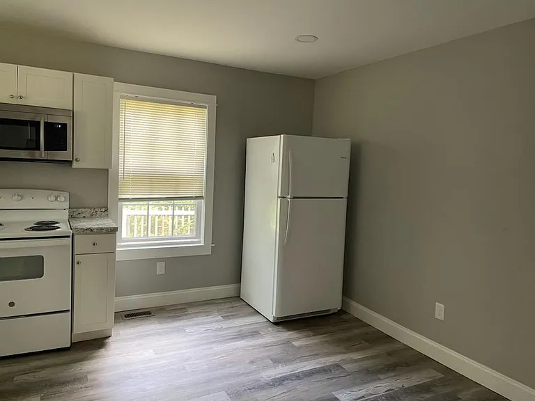 415 W Arial St — Photo 2