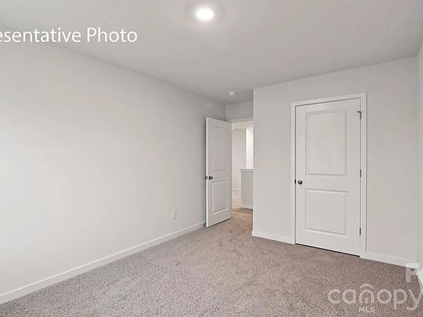 Brand New 4 Bedroom 2.5 Bath House in Hamptons of Hickory — Photo 2