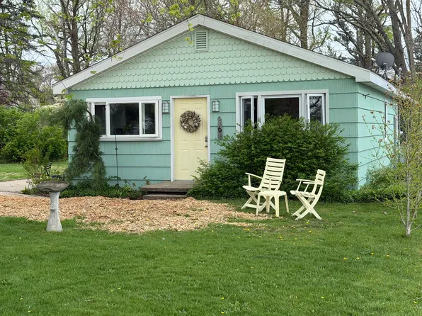 6 S Eagle St, New Buffalo, MI 49117