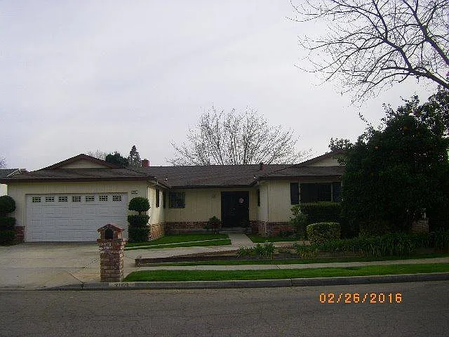 3169 W Roberts Ave photo 1