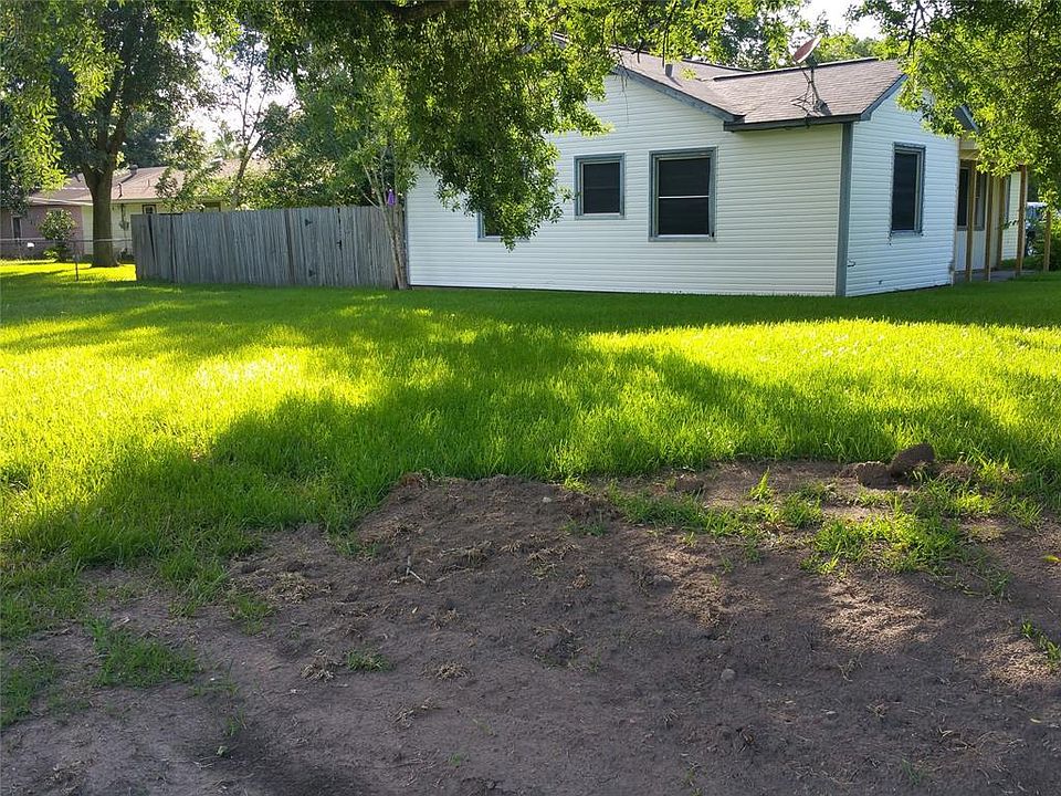 1st image of 311 Avenue I St