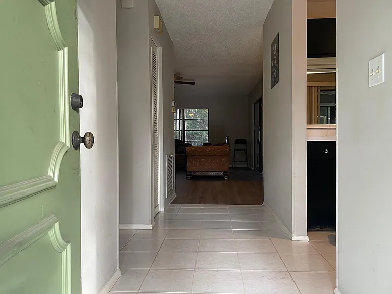 5080 Barrington Cir — Photo 2