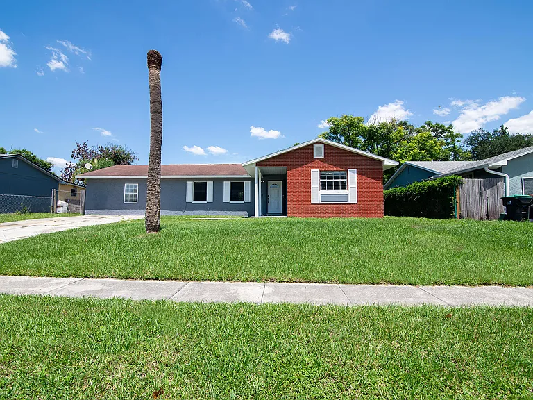 2137 San Jose Blvd — Photo 1