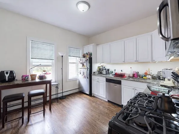11 Seckel St #1, Cambridge, MA 02141