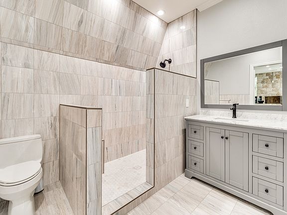 5th image of 104 Bridlepath Dr