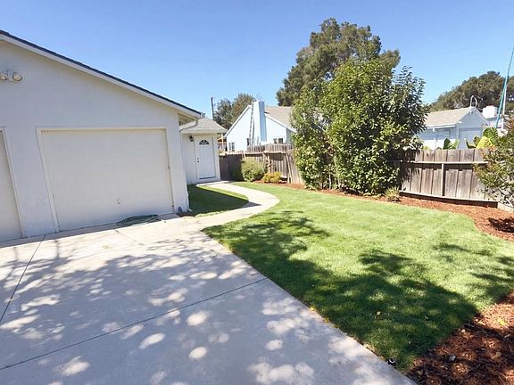 5th image of 2369 Oakwood Dr