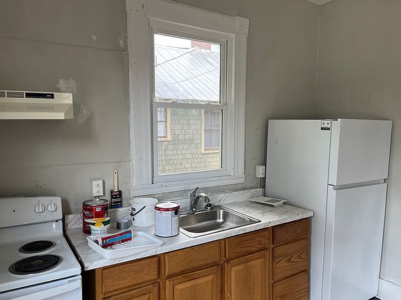 5th image of 9 Lawton Ave APT B