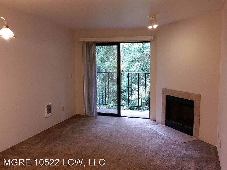 1st image of 10522 Lake City Way NE APT 402