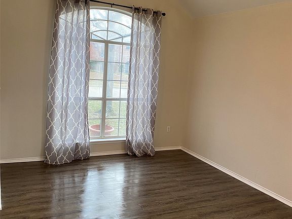 5th image of 4718 Parkhaven Dr