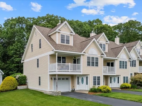 70 Carrington Ln #70, Uxbridge, MA 01569