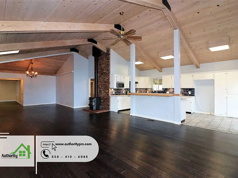 875 Lakeview Dr — Photo 12
