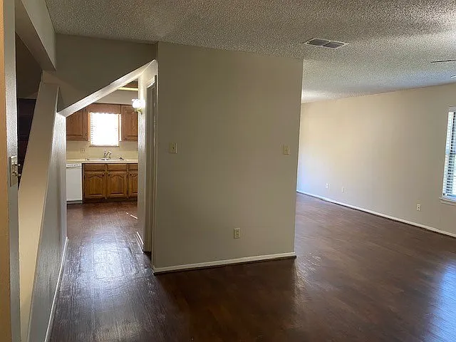 124 Linda Ln — Photo 5