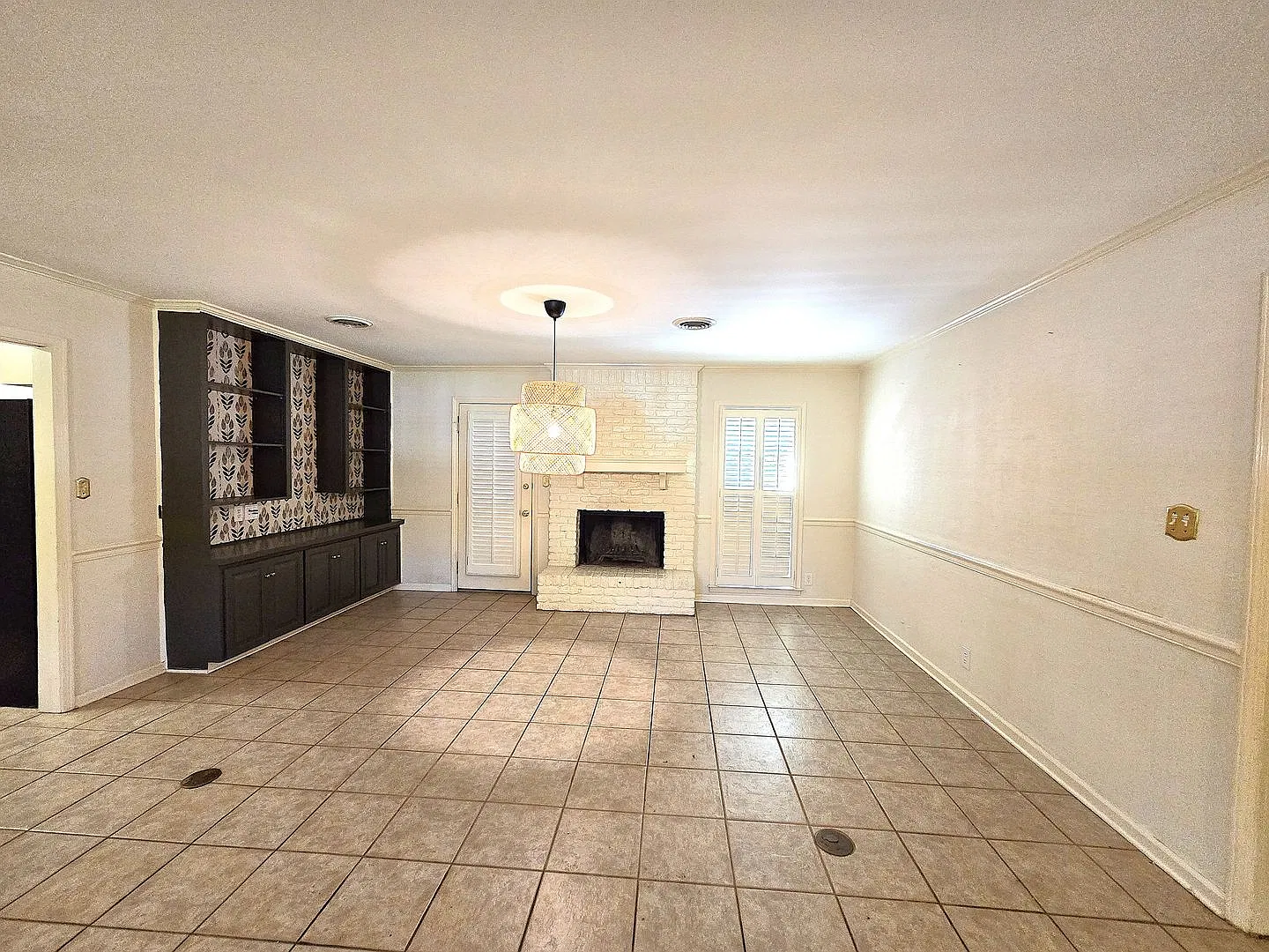 Huge Home Move In Ready — Photo 4