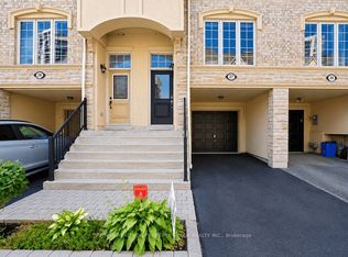 1250 Saint Martins Dr #27, Pickering, ON L1W0A2
