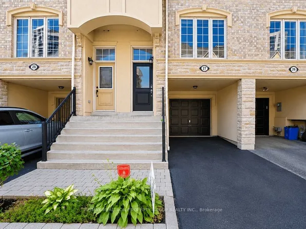 1250 Saint Martins Dr #27, Pickering, ON L1W 0A2