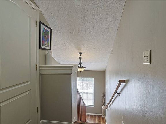5th image of 1545 Weatherstone Cir
