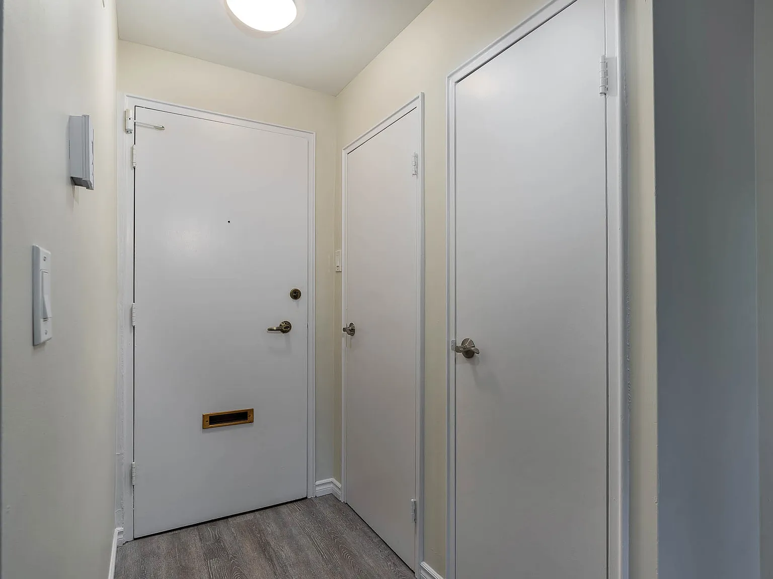 Embassy Tower Apartments — Photo 4