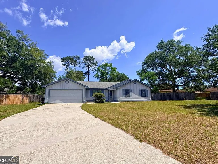 142 Woodvalley Ct — Photo 2