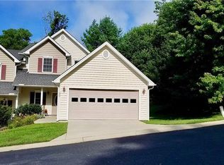 30 Viera Dr, Swannanoa, NC 28778