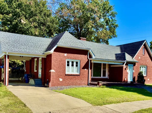 309 S Church St, Carmi, IL 62821