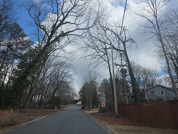 5th image of 1951 Kinridge Rd