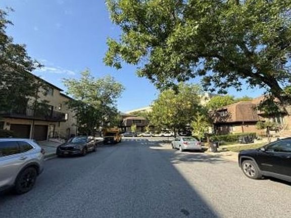 Exterior Neighborhood (street photo)