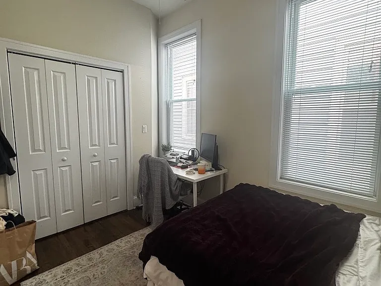 2619 N Southport Ave #1F — Photo 5