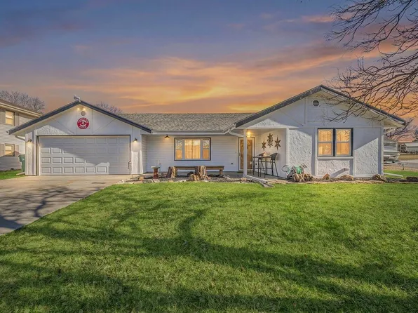 602 Knollwood St, Wakefield, KS 67487
