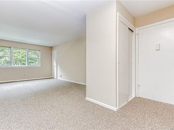 4th image of 110 Yorkshire Dr APT Y12