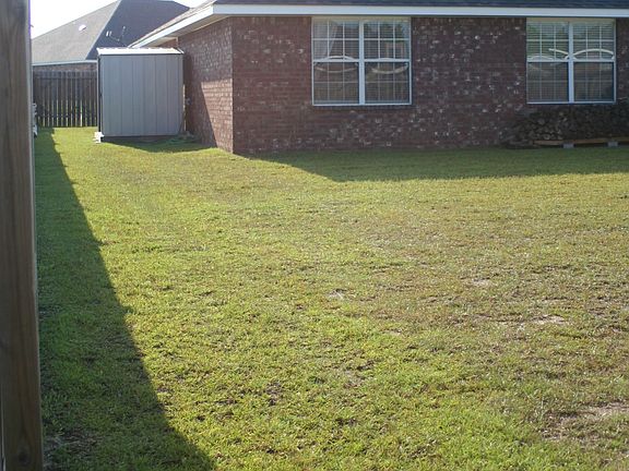 3rd image of 15280 Camelot Dr
