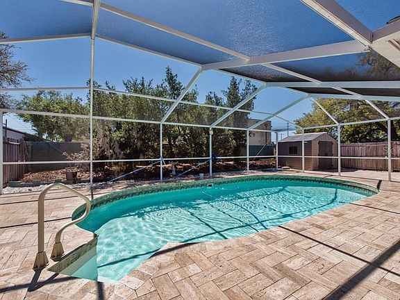 2nd image of 7130 Isle Dr