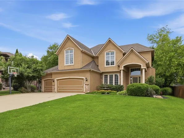 16118 S Locust St, Olathe, KS 66062