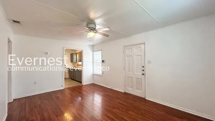 3 bed, 1.0 bath, 837 sqft, $1,225 — Photo 4