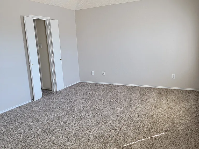 6001 Fenwick Ln — Photo 18