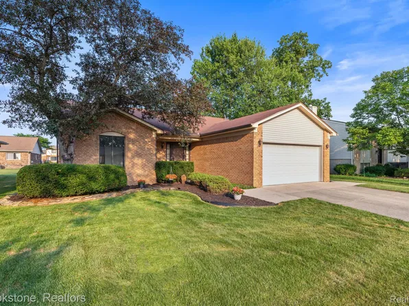 37746 Juniper Dr, Sterling Heights, MI 48310