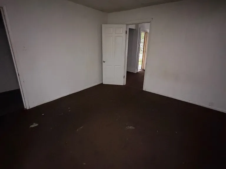 1720 Clay St — Photo 8