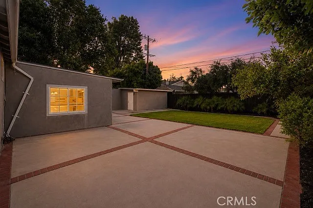 17337 Emelita St — Photo 28